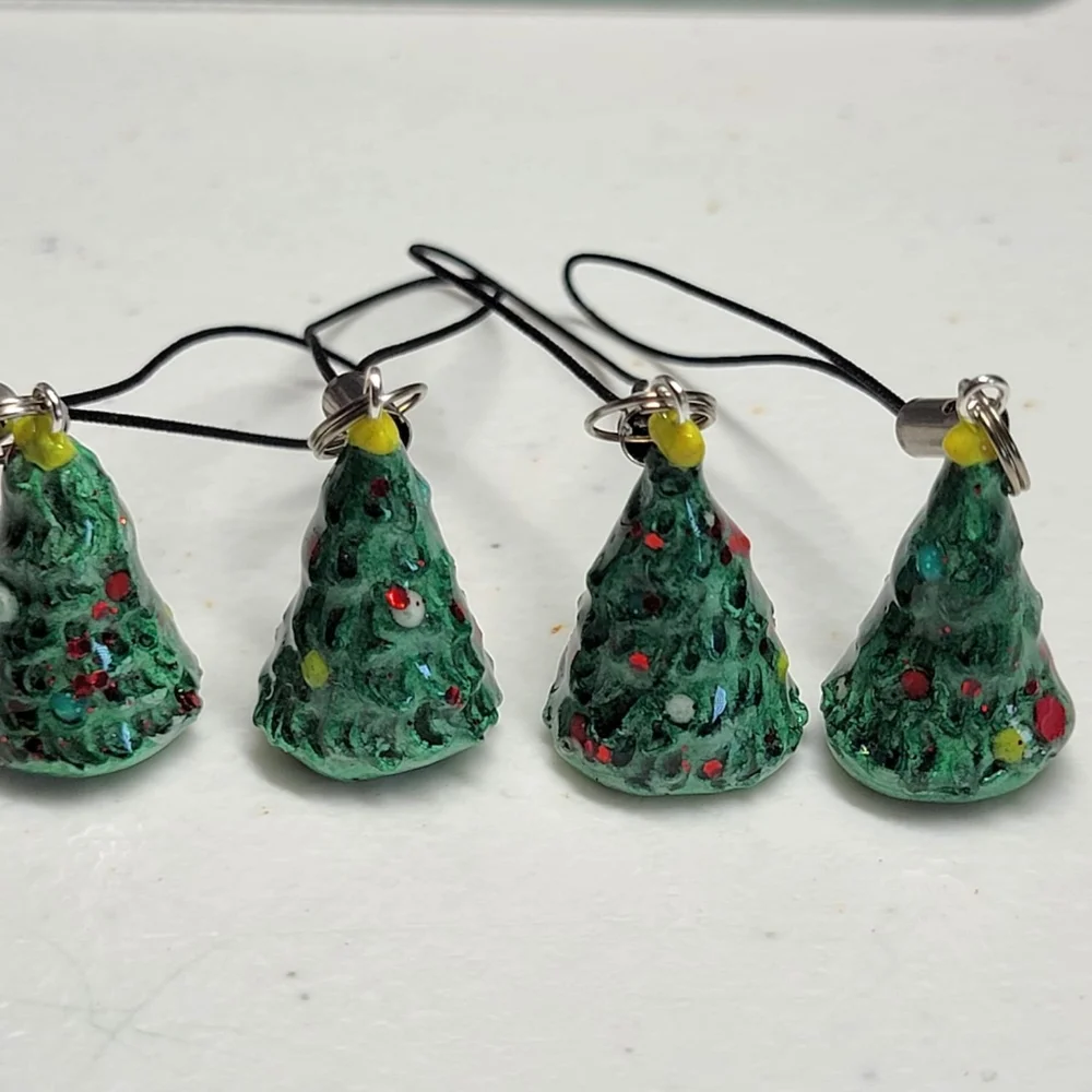 Handmade Christmas tree phone charm🎄 - Picture 3 of 3